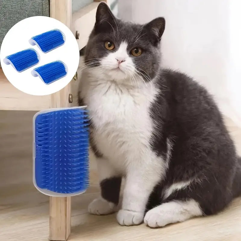 Katze reibt sich genüsslich an Wandbürste mit Katzenminze; fördert Fellpflege, Entspannung & Spielspaß.