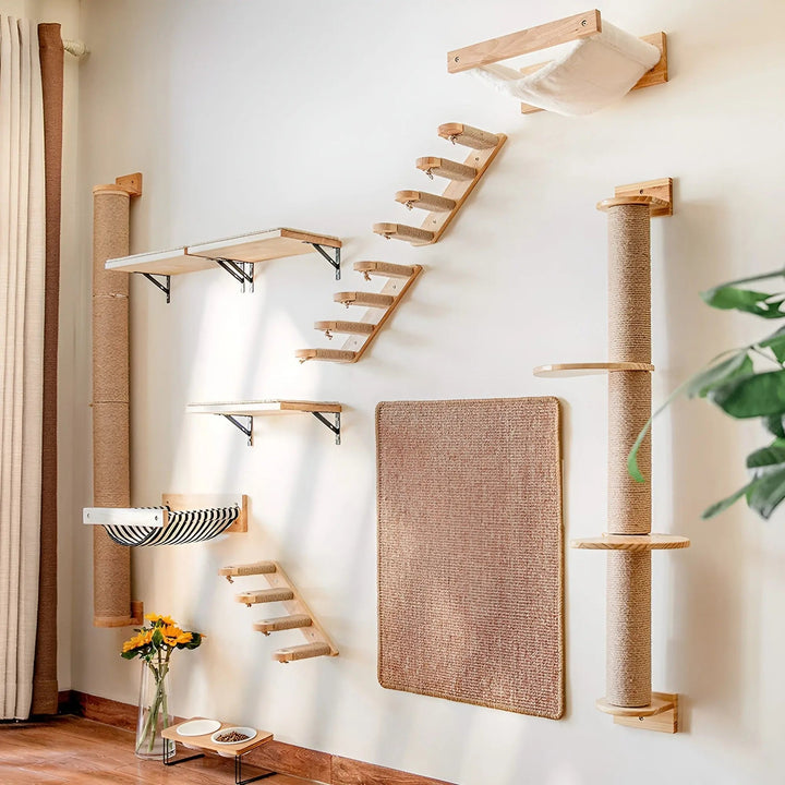Modernes ClimbPaws Katzen-Wandkletterbrett mit Kratzsäule und Hängematte als stilvolles Katzenmöbel.