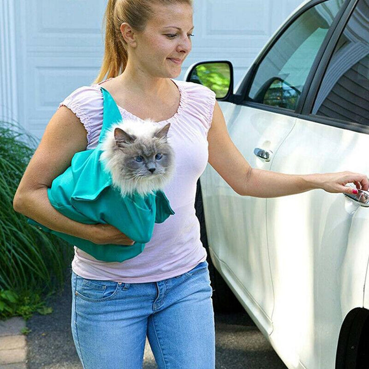 Praktische Katzenreisetasche mit viel Belüftung. Sicherer Katzentransport und komfortables Haustierzubehör für unterwegs.