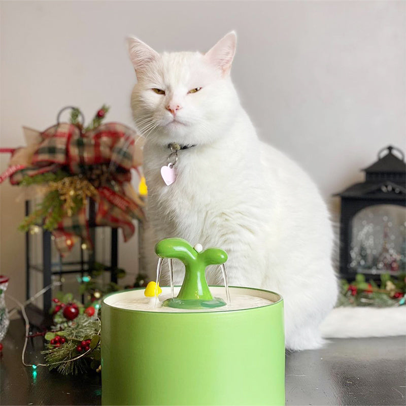 Moderner Keramik Trinkbrunnen als stilvolles Katzenzubehör; passt perfekt in jedes Zuhause.