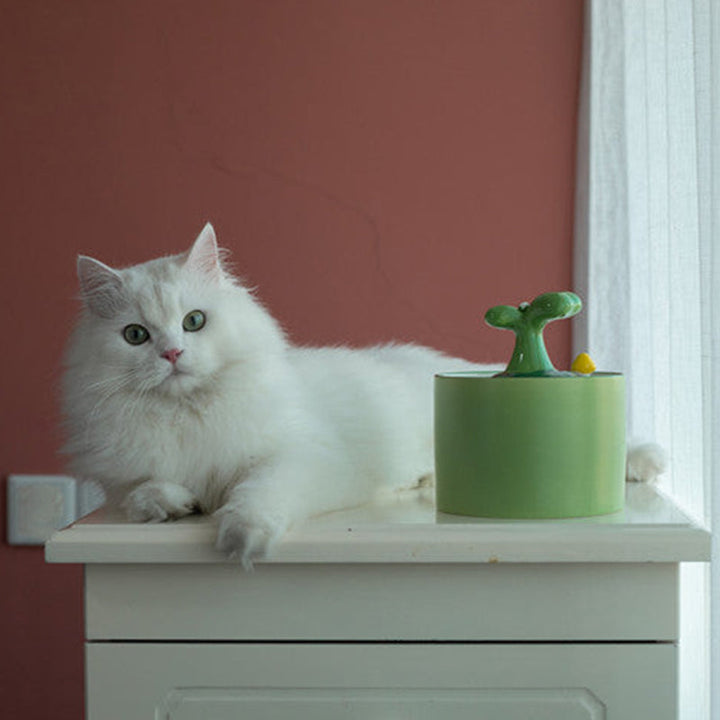 Ansicht des auseinandergenommenen Keramik Katzenbrunnens; alle Teile sind spülmaschinenfest.