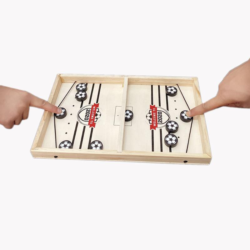 Lustiges Familienspiel: 2-in-1 Holz Tischfußball & Sjoel Spielset, ideal für Kinder & ihre Koordination.