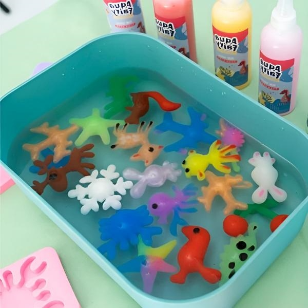 Ideales Geschenk für Kinder: AquaKreativ Wasserspielset zum Gestalten farbiger Meerestiere. Sicher & ungiftig.