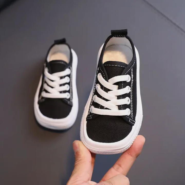 Kinder Barfuß-Sneaker FlexiSteps, flexibel & ergonomisch. Ideal für gesunde Kinderfüße beim Spielen.