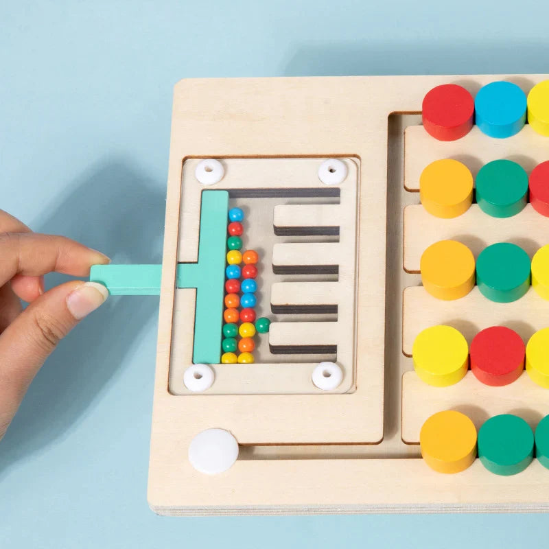 Denkspiel für Kinder: Das Holzpuzzle fördert Motorik, logisches Denken und Problemlösung spielerisch.