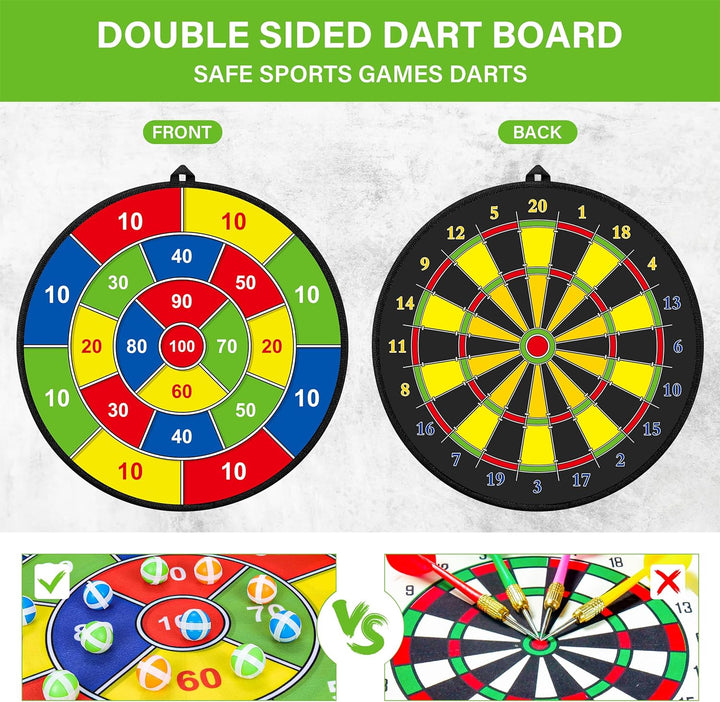 Fröhliches Kind spielt mit dem bunten doppelseitigen Dartboard. Lernspiel für motorische Fähigkeiten.