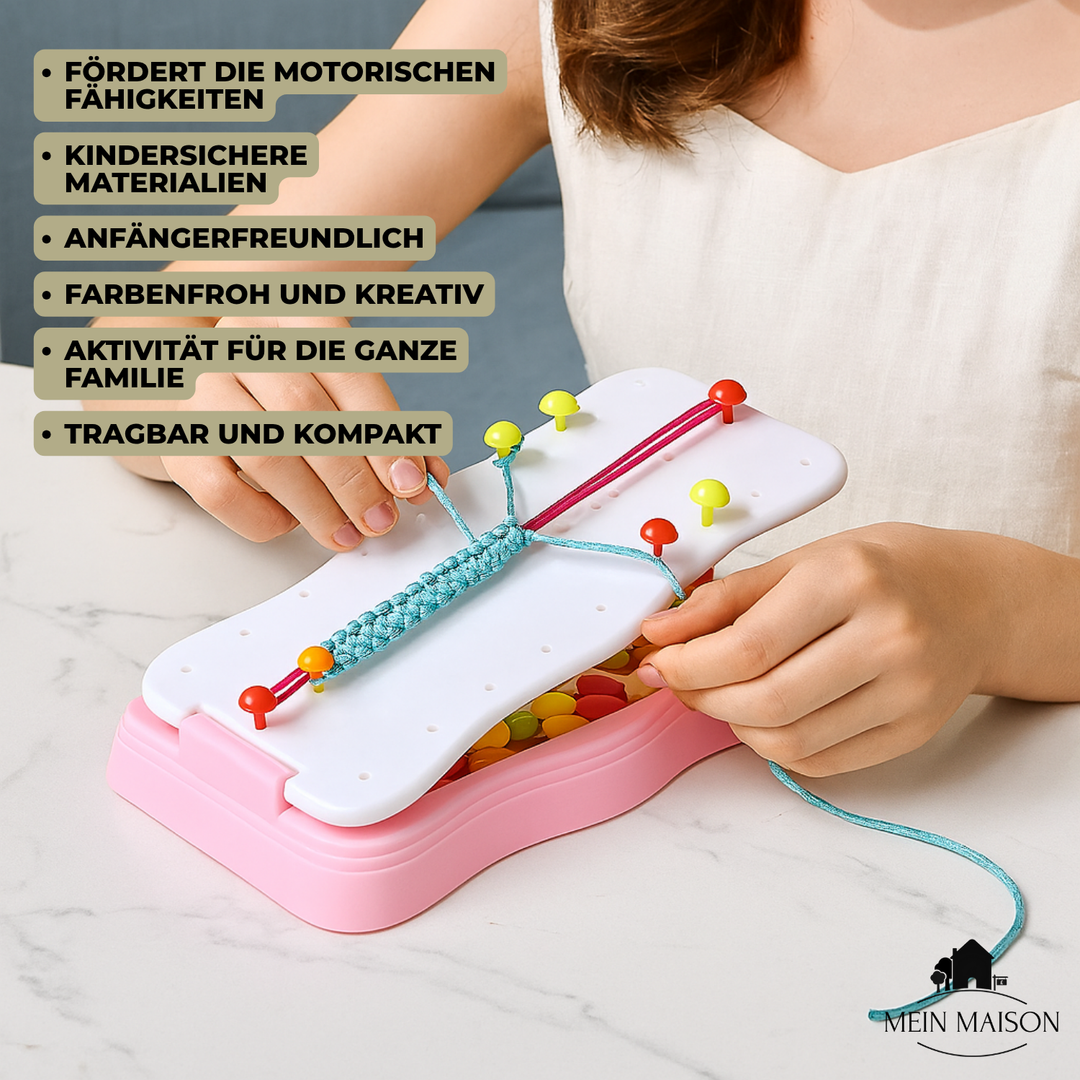 Mädchen flechtet konzentriert bunte Freundschaftsarmbänder mit dem Kinder Flechtset. Fördert Kreativität & Motorik.