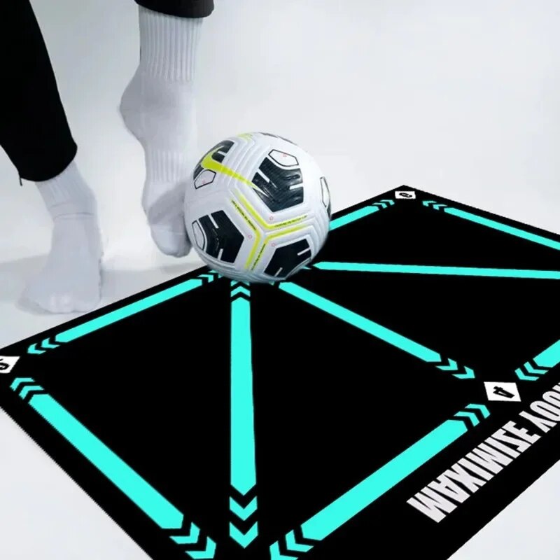 Kinder Fußballfähigkeiten Matte für effektives Dribbel- und Ballkontrolltraining. Ideal für junge Fußballer.