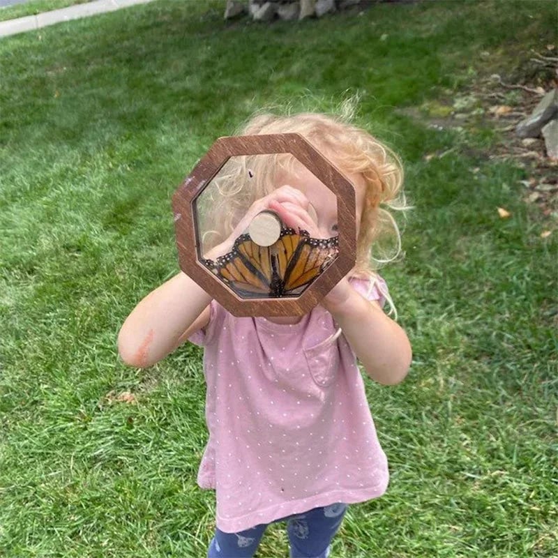 Umweltfreundliches Holz-Kaleidoskop aus Naturmaterialien. Kinderspielzeug für Musterexploration & Farbentdeckung.