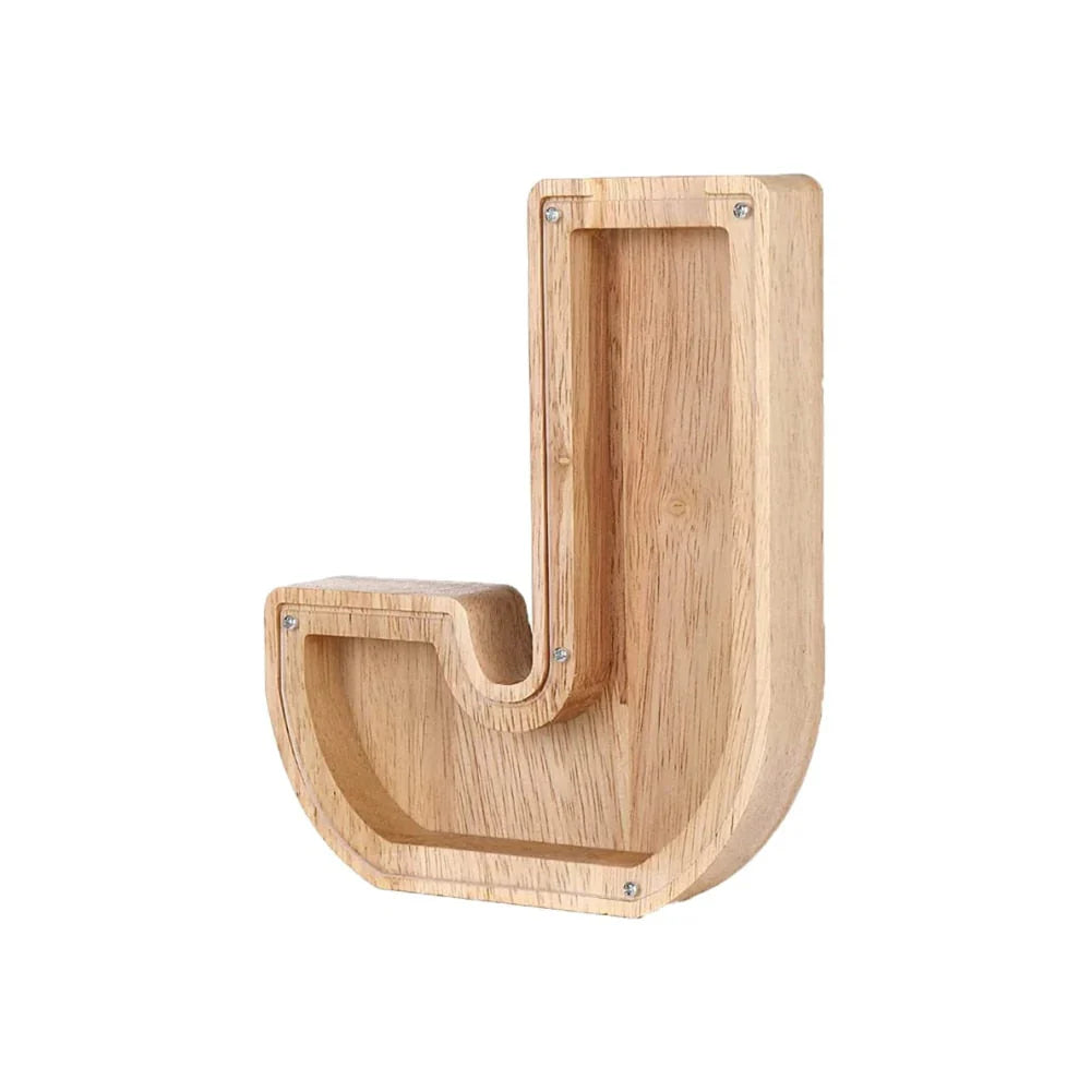 Personalisierte Buchstaben-Spardose aus Holz, vielseitig als Dekoration nutzbar.