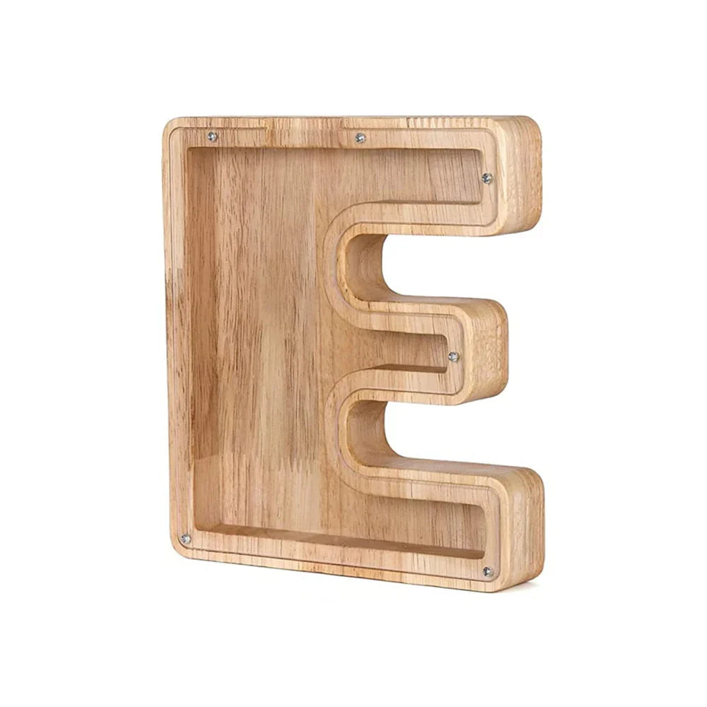 Große personalisierte Holzbuchstabe A als Sparbox für Kinder, ideal zum Geldsparen.