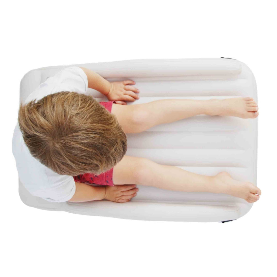 Schnelleinrichtung Kinder Luftmatratze als flexibles Reisebett für gemütliche Nächte überall.