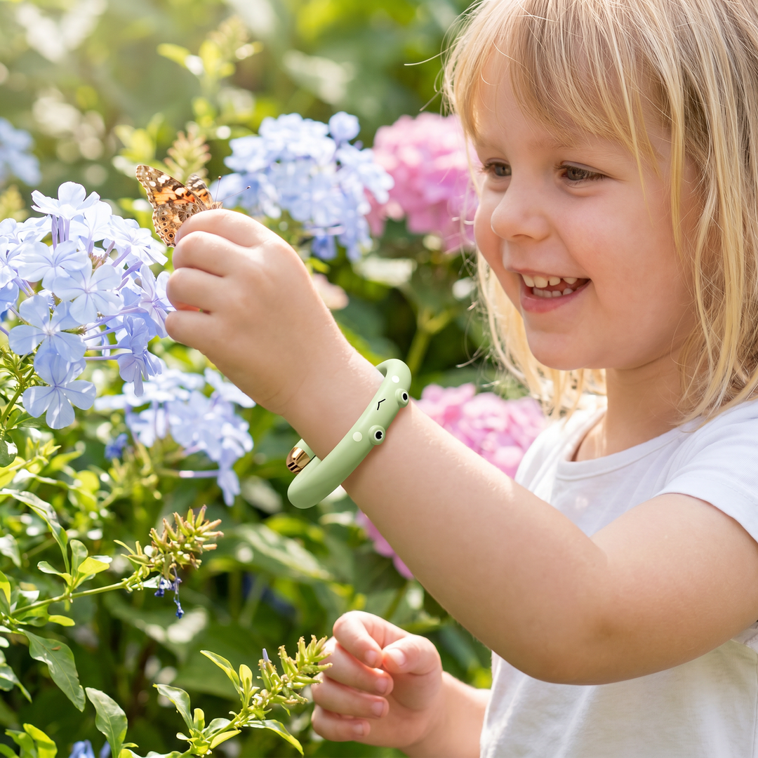 Buntes Kinder Insektenschutz Armband, wasserfest. Perfekt für Camping, Reisen & Spielplatz im Sommer.