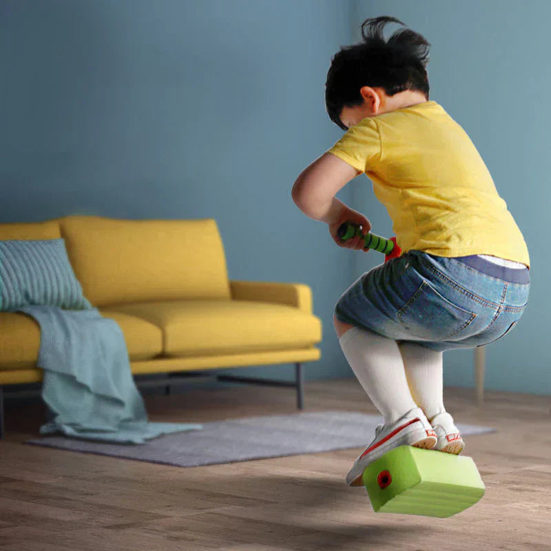 Kinder Pogostick JumpBuddy für Gleichgewicht und Koordination, ideal für Sport und Bewegung drinnen/draussen.