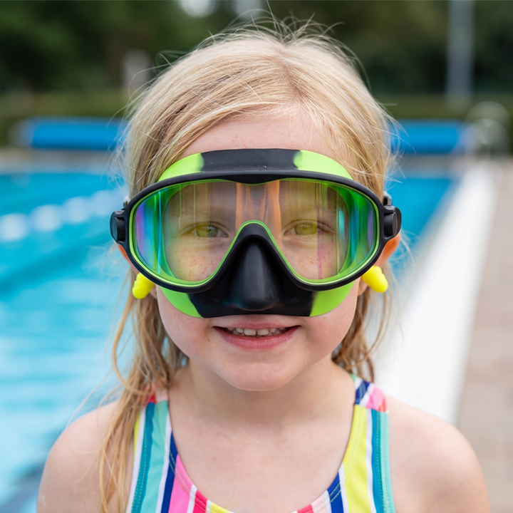 Lustige Kinder Schwimmbrille, farbig, beschlagfrei, ideal für unvergesslichen Badespaß am Wasser.