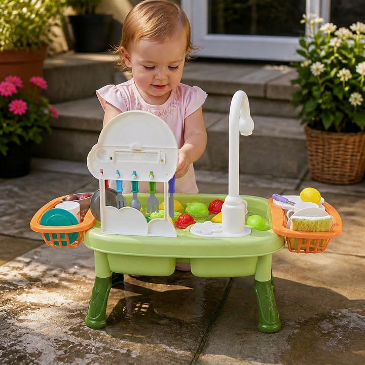 Kinder-Spielküche mit realistischer Wasserfunktion für Sommer-Rollenspiele; fördert Motorik & Kreativität.