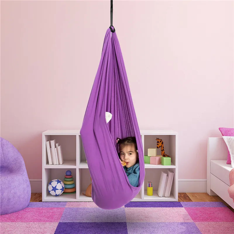 Sensorische Hängeschaukel für Kinder mit speziellen Bedürfnissen, ideal für Therapie & tiefe Entspannung.