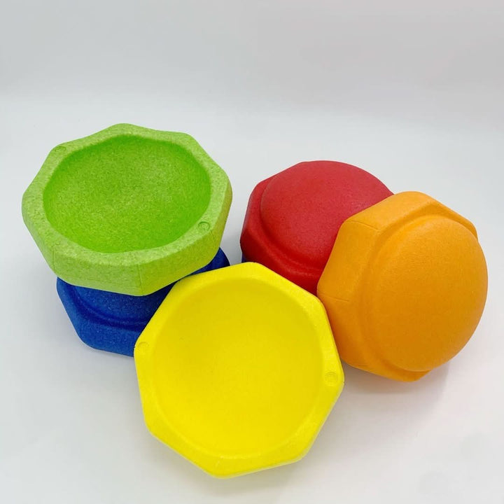 Sensorische Trittsteine zur Förderung von Koordination, Gleichgewicht & Entwicklung bei Kindern, bunte Spielsteine.