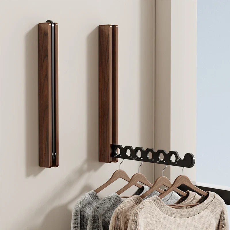 Klappbarer Wand-Kleiderständer, platzsparende Garderobenlösung für Flur & Schlafzimmer. Faltbare Kleideraufbewahrung.
