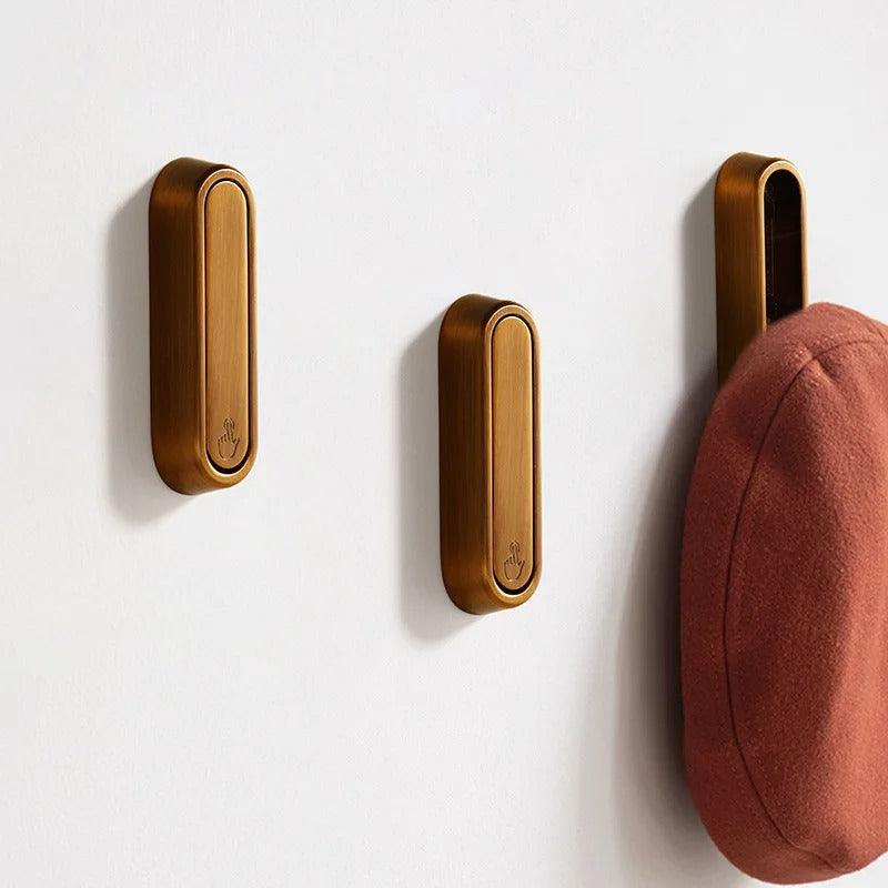 Robuster Designhaken aus Vollmetall, klappbar, langlebig & funktional für Garderobe, Flur & Bad.