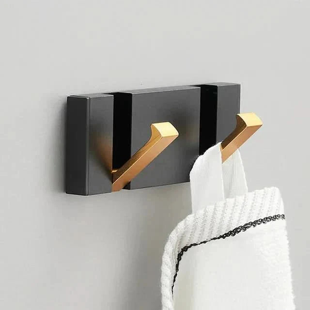 Klappbarer Wandhaken FOLDHOOK für platzsparende Ordnung. Modernes, minimalistisches Design für Zuhause.