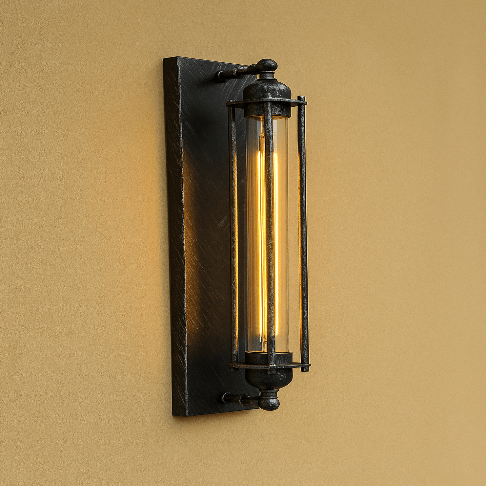 Klassische Vintage LED-Wandleuchte aus Metall für stimmungsvolles Wohnzimmerlicht.