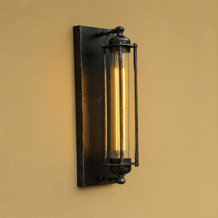 Klassische Vintage LED-Wandleuchte aus Metall für stimmungsvolles Wohnzimmerlicht.