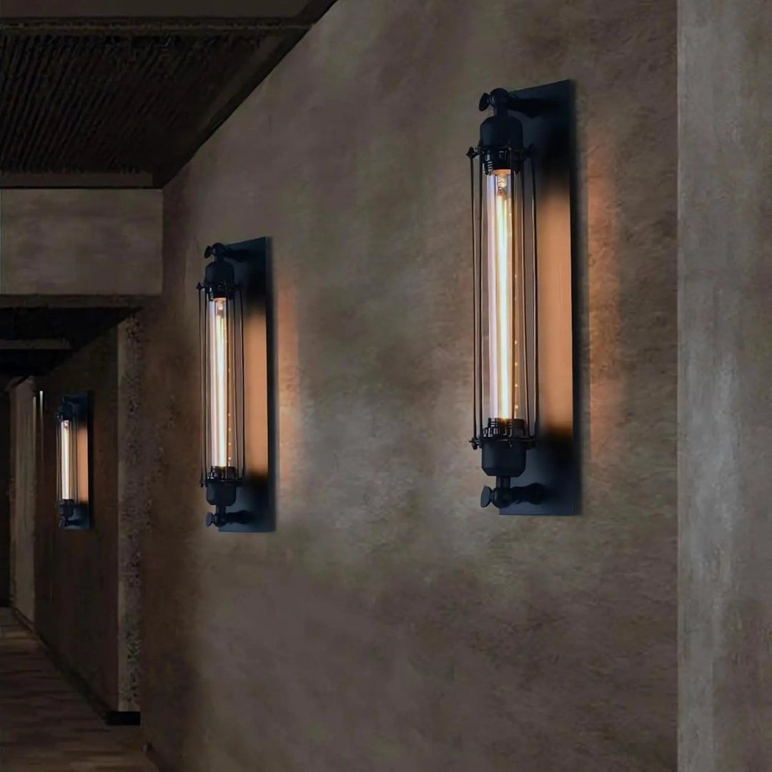 Stilvolle Vintage LED-Lampe zur Wandmontage, schafft stimmungsvolles Ambiente im Haus.