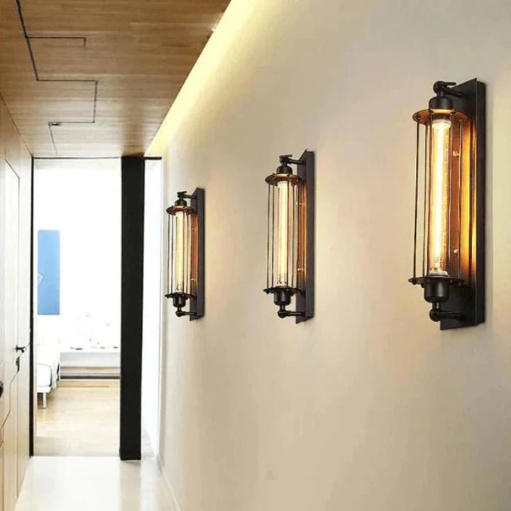 Zeitlose Vintage LED-Wandleuchte, schwarzes Metall, stimmungsvolles Licht für jeden Raum.