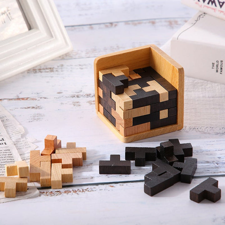Kniffliges 3D Holzpuzzle für Erwachsene & Kinder. Trainiert IQ, Fokus & räumliches Denken.