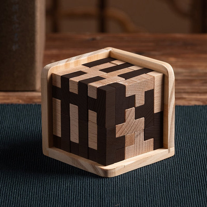 Kompaktes 3D Holzpuzzle, perfektes Reisespiel. Logikpuzzle für Erwachsene und Kinder, trainiert IQ.