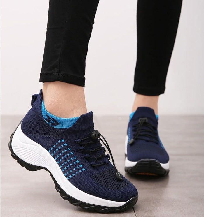Damen-Komfortschuh mit spezieller Dämpfung für Plantarfasziitis-Entlastung. Orthopädisch, breite Zehenbox.