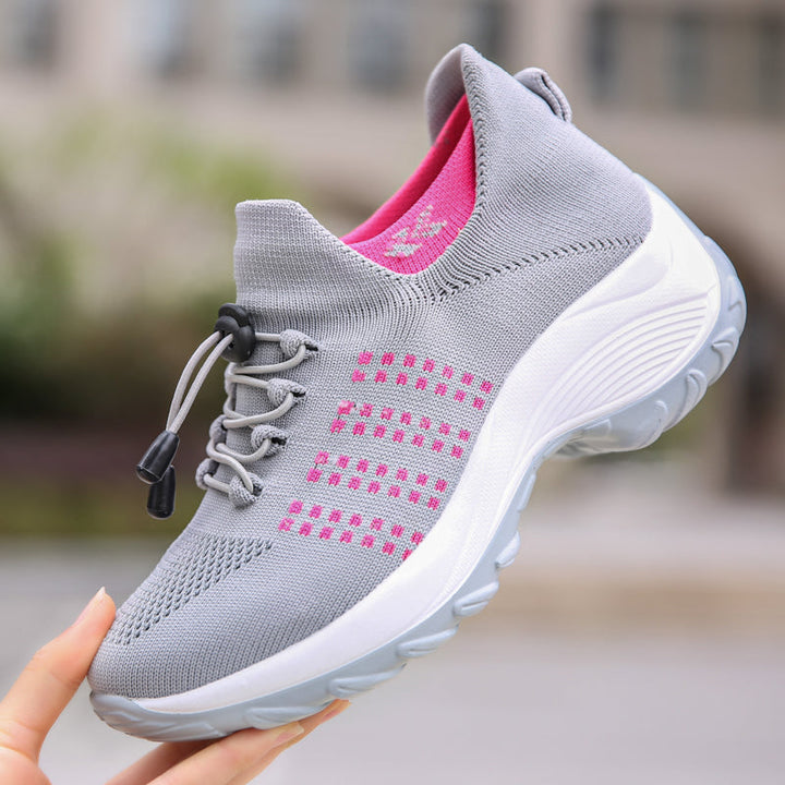 Frontansicht des Damen-Sneakers mit extra breiter Zehenbox, perfekt bei Hallux Valgus & Plantarfasziitis.