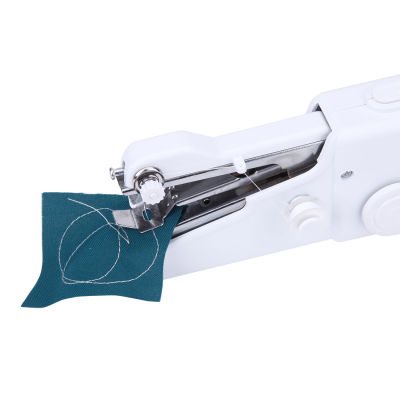 Vielseitige Handnähmaschine FabriSnap zum Nähen von Kleidung. Ideal für spontane Reparaturen und kreative DIY-Näharbeiten.