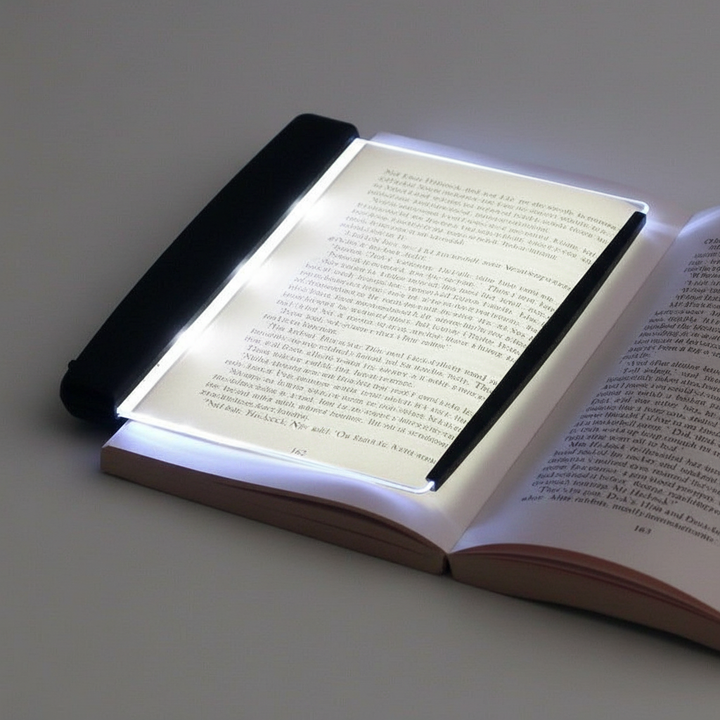 Kompakte LED-Leselampe für Bücher, flach und tragbar. Augenschonende Buchbeleuchtung ideal zum Lesen unterwegs.