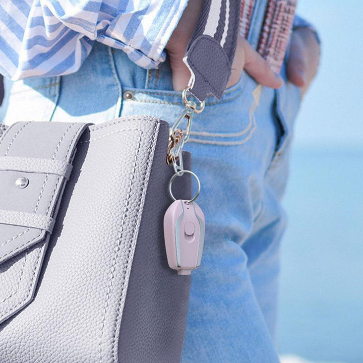 Vielseitige PocketCharge™ Powerbank mit USB-C für schnelles Laden. Perfektes Reise-Gadget für alle Smartphones.