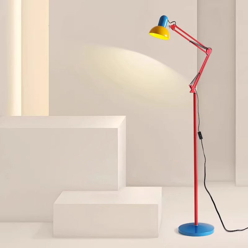 Stilvolle Design-Bodenlampe mit einzigartigem Halbkuppel-Schirm; moderne Akzentbeleuchtung für Ihr Zuhause.