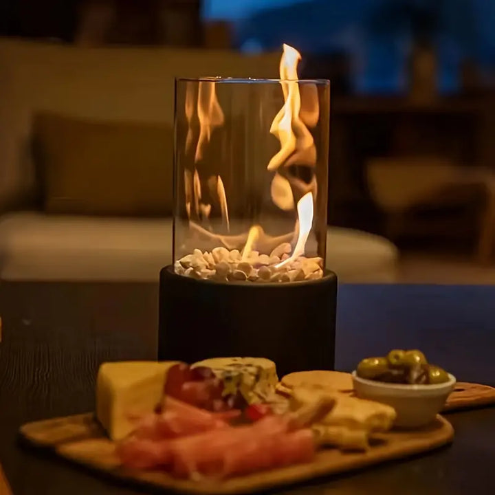 Tragbare Tischfeuerstelle für Innenbereiche, spendet Gemütlichkeit und ist ein Blickfang auf jedem Tisch.