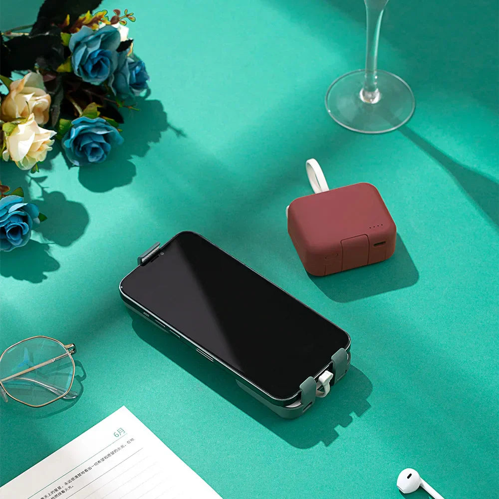 Schnelllade-Powerbank, universaler Akku für Handy & mobile Geräte. Kompakt für Reisen und den Alltag.