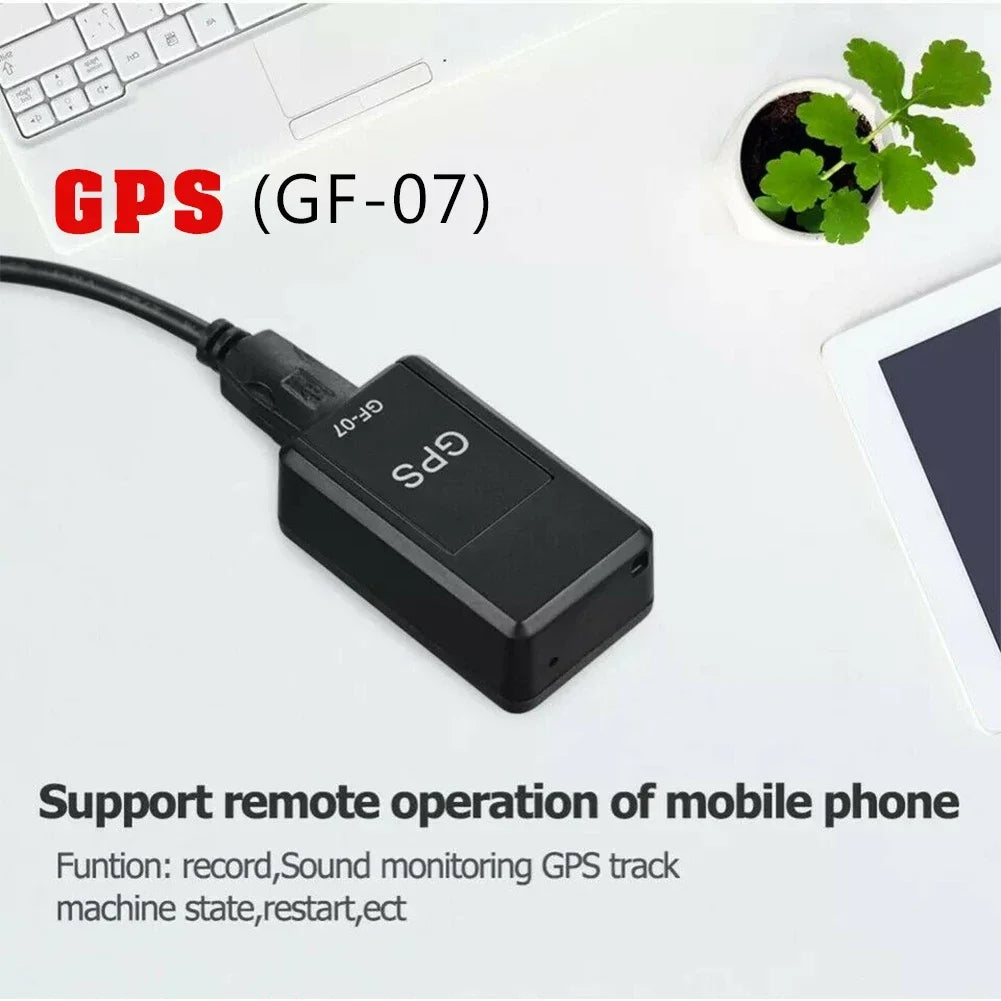 Kompakter GSM-Tracker im Fahrzeug. Unauffälliges Mini-Ortungsgerät bietet effektiven Diebstahlschutz für Ihr Auto.