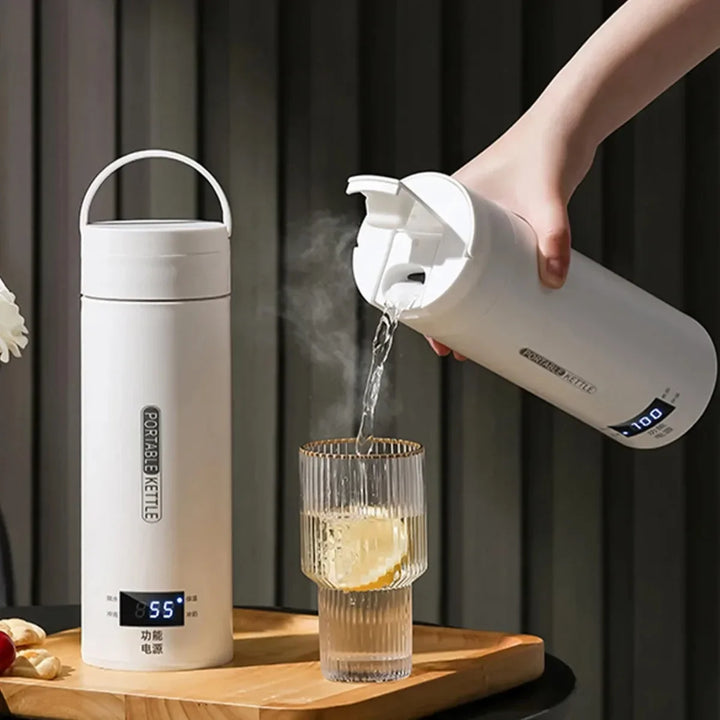 Kompakter Reise-Wasserkocher aus Edelstahl mit LCD-Display, 500 ml, ideal für Tee & Kaffee unterwegs.