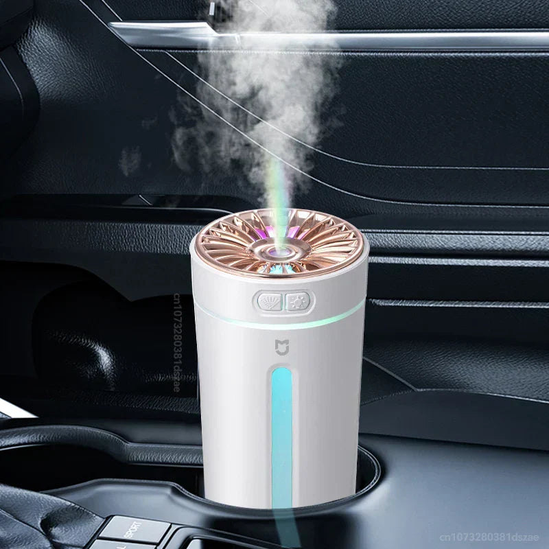 Kompakter weißer USB Luftbefeuchter mit Aromatherapie für Auto, Büro & Zuhause. Verbessert Raumklima leise.