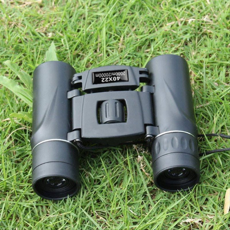 Ergonomisch geformtes Fernglas, schwarz, mit griffiger Oberfläche. Komfortabel für lange Nutzung.