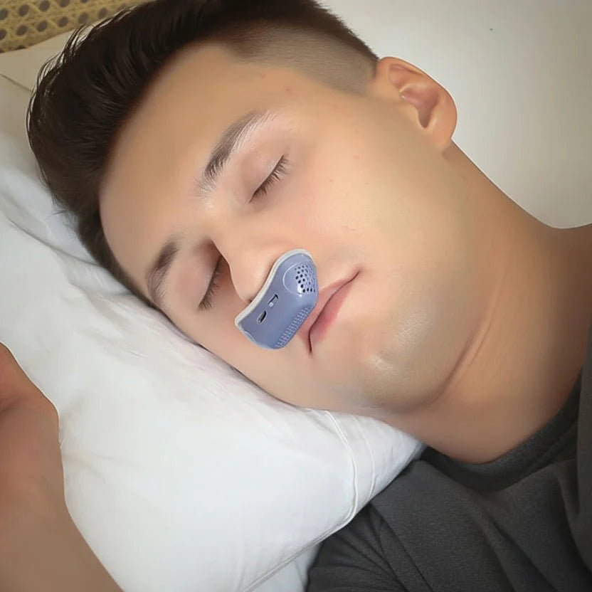 Kompaktes MICROBREATH CPAP-Gerät für effektive Schlafapnoe- und Schnarchenbehandlung, leise und tragbar.