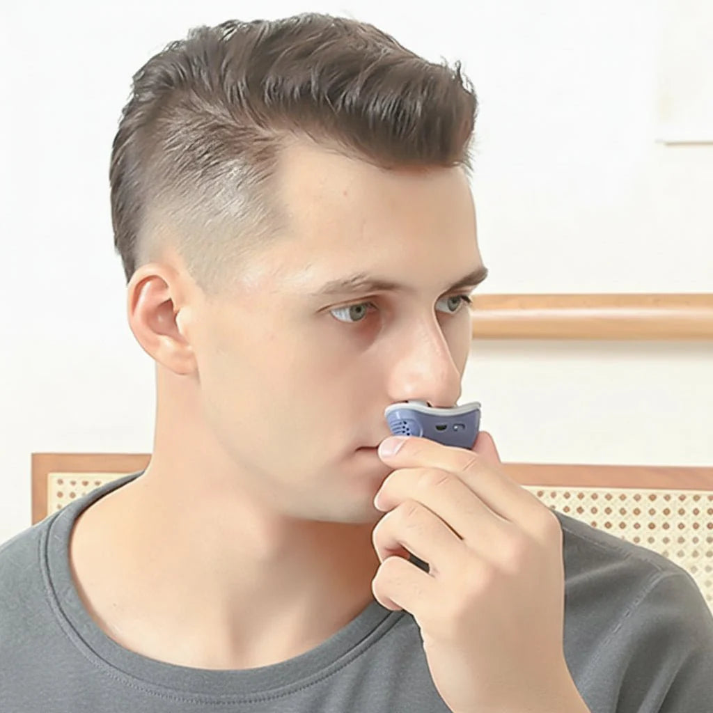 Leichtes, kompaktes MICROBREATH Reise-CPAP-Gerät für erholsamen Schlaf unterwegs, gegen Schnarchen und Apnoe.