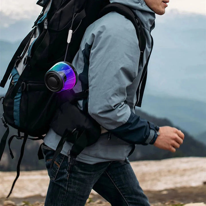 Tragbarer Mini Bluetooth Lautsprecher, ideal für Reisen und unterwegs; kabelloser Musikgenuss.