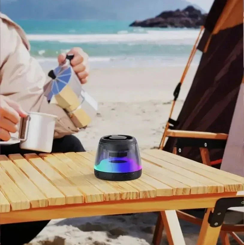 Mini Bluetooth Box für unterwegs; kabelloser Soundbegleiter für Reisen und Freizeit.