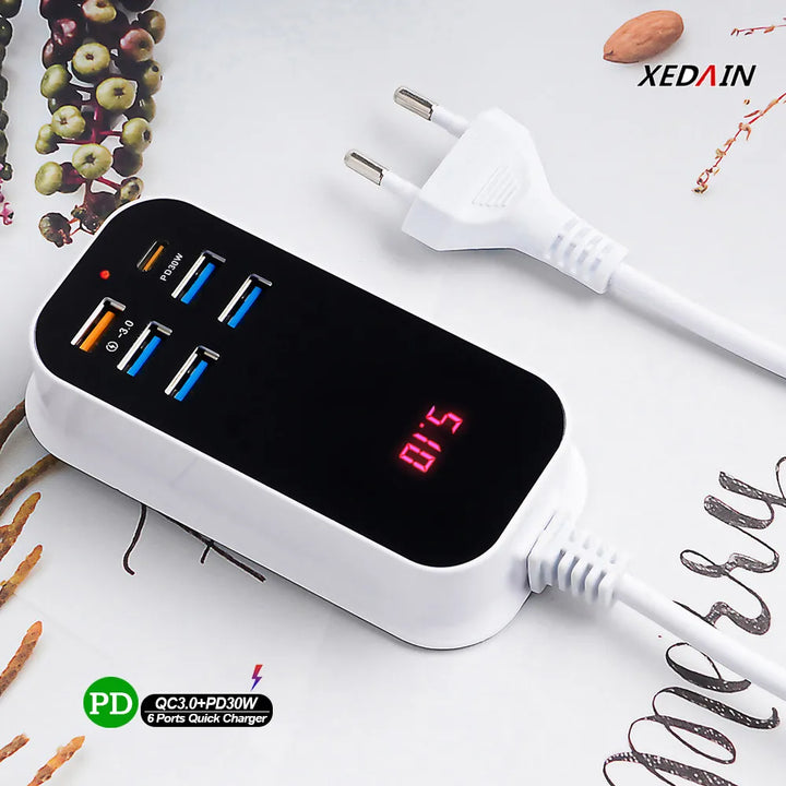 Elegantes USB-Schnellladegerät als zentrale Ladestation für Büro und Zuhause, lädt effizient.