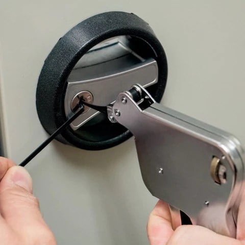 Kompaktes Türwartungsset mit Handwerkzeugen für leichte Türreparaturen & Instandhaltung, ideal für Heimwerker.