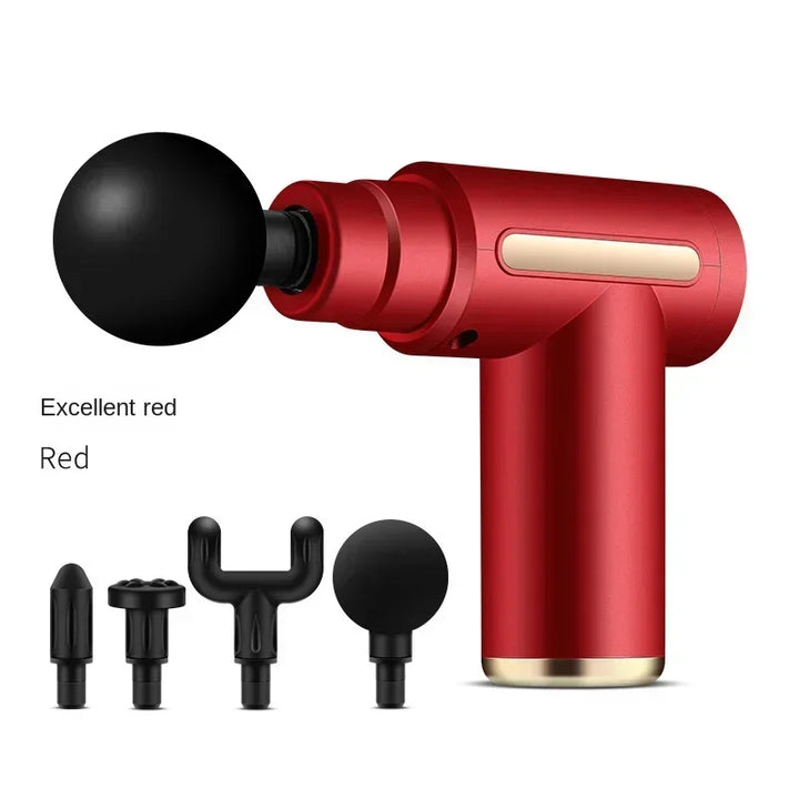 Person massiert Arm mit dem kompakten USB Mini-Massagegerät. Schnelle Muskelentspannung zu Hause.